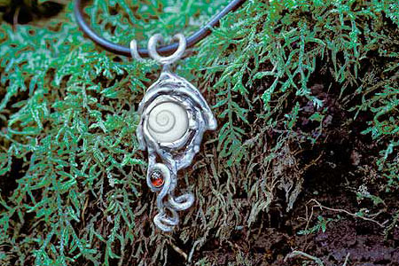 H03 Anhaenger Shiva Eye